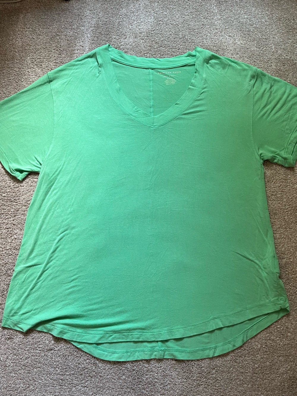 American Eagle Outfitters Green V-Neck Short Sleeve Tee